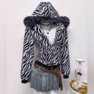 Hello Gorgeous! Leopard Faux Fur Hooded Outerwear - Black